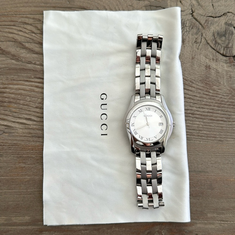 Gucci 5500m Stainless Steel Quartz Analog Display Men's Black Dial Watch